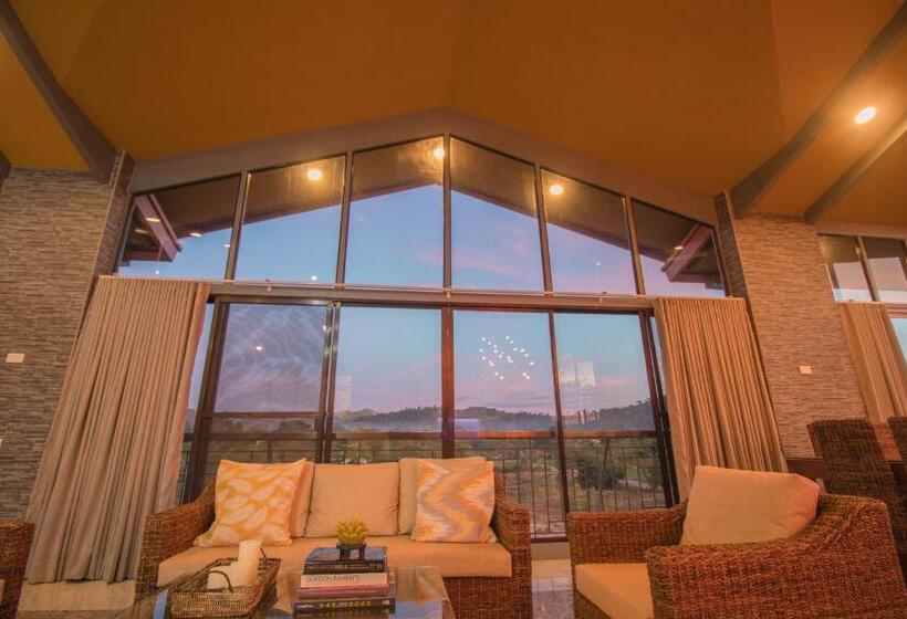 سوییت با چشم‌انداز باغ, Bella Villa Coron