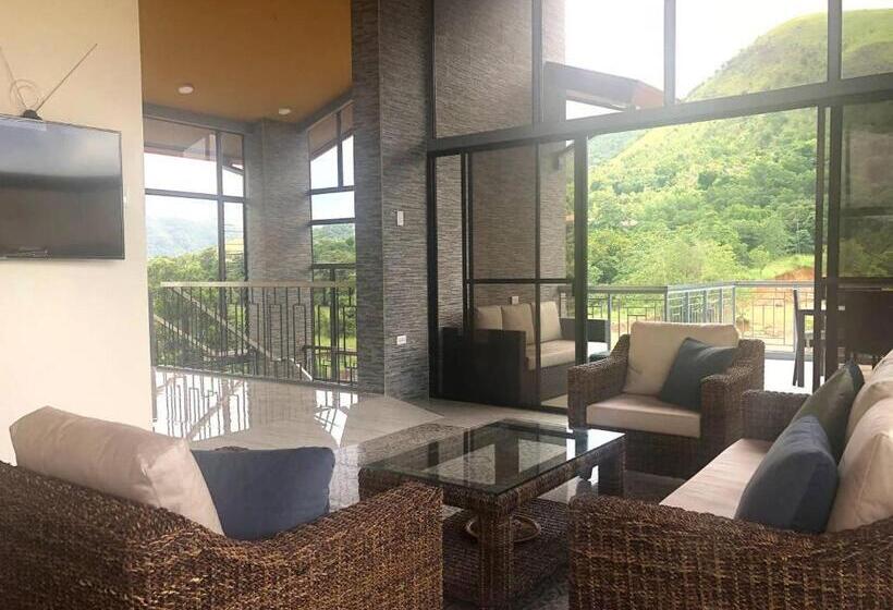 سوییت با چشم‌انداز باغ, Bella Villa Coron