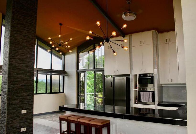 اتاق استاندارد سه نفره, Bella Villa Coron