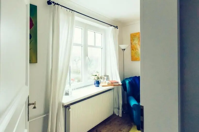 バスルーム共有のシングルスタンダード, Das Blaue Haus