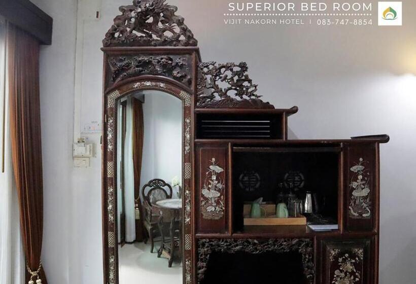חדר סופריור, Vijit Nakorn