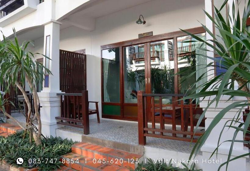 חדר דלוקס, Vijit Nakorn