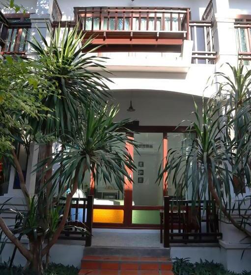 חדר דלוקס, Vijit Nakorn