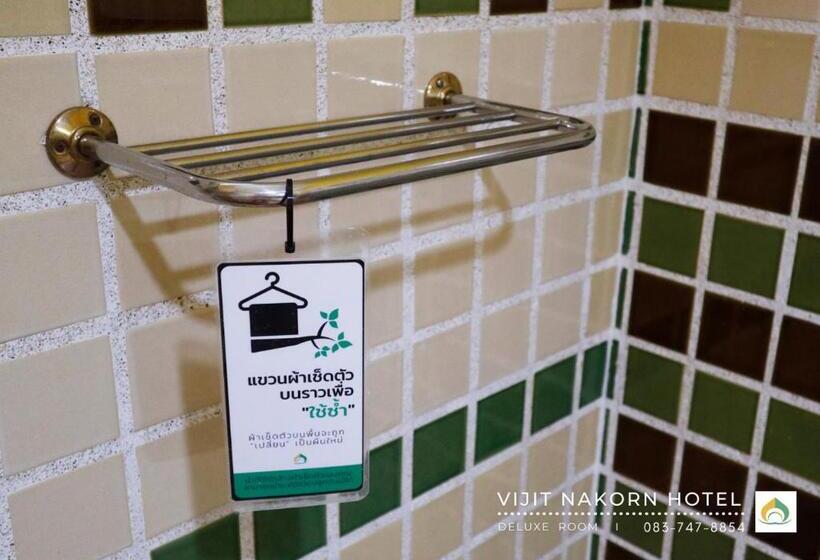 חדר דלוקס, Vijit Nakorn