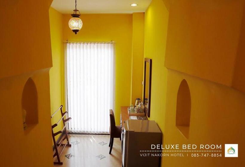 חדר דלוקס, Vijit Nakorn
