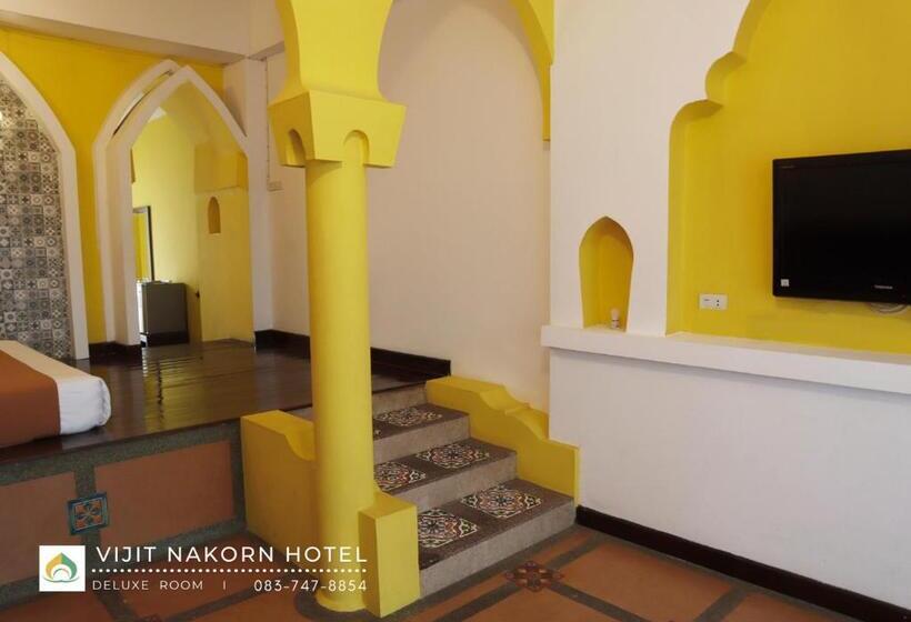 חדר דלוקס, Vijit Nakorn