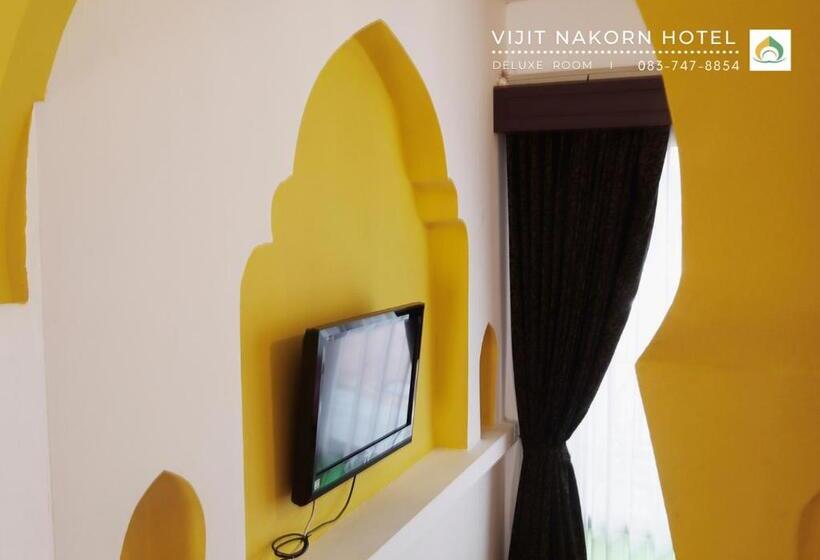 חדר דלוקס, Vijit Nakorn