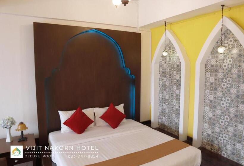 חדר דלוקס, Vijit Nakorn