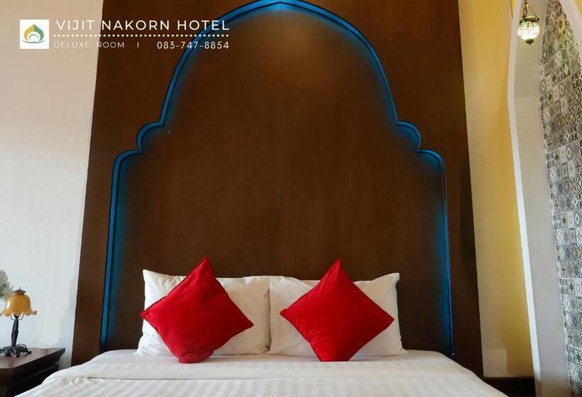חדר דלוקס, Vijit Nakorn