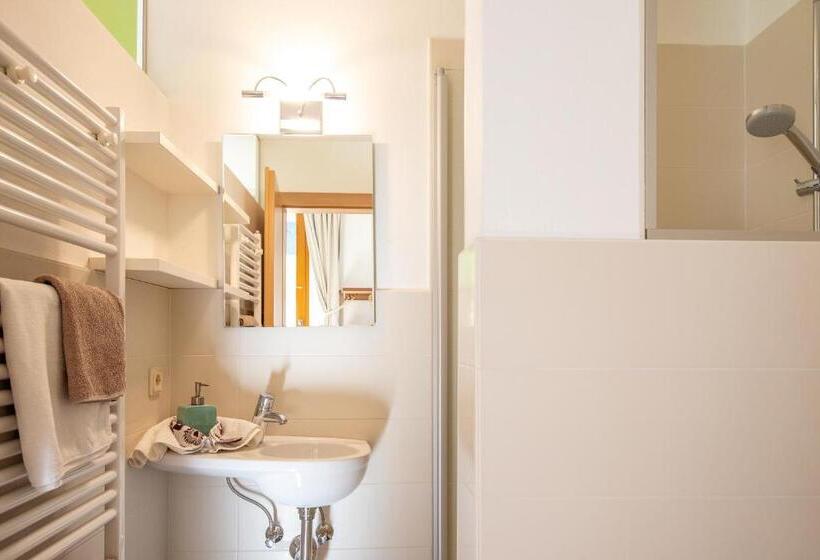 스탠다드 스튜디오, Residence Alpenrose