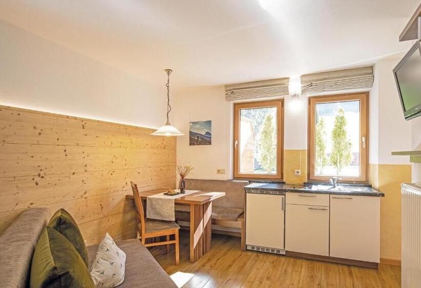 스탠다드 스튜디오, Residence Alpenrose