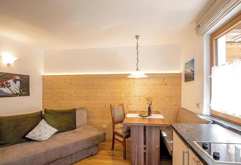 스탠다드 스튜디오, Residence Alpenrose