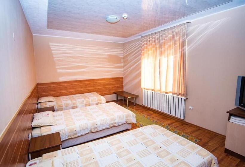 Номер Стандарт Трехместный, семеен хотел надежда
