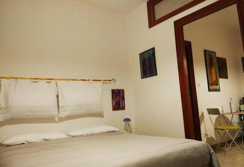 חדר קומפורט לשלושה, Amariglio Apartment