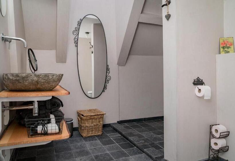 جناح ديلوكس, De Verwennerie