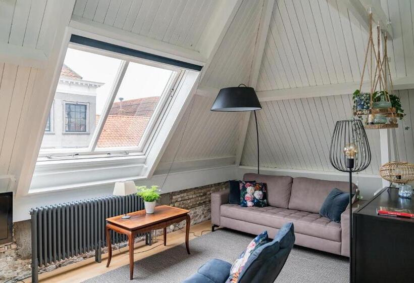 جناح ديلوكس, De Verwennerie