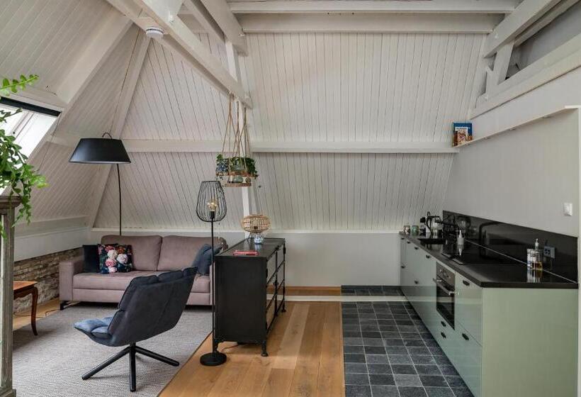 جناح ديلوكس, De Verwennerie