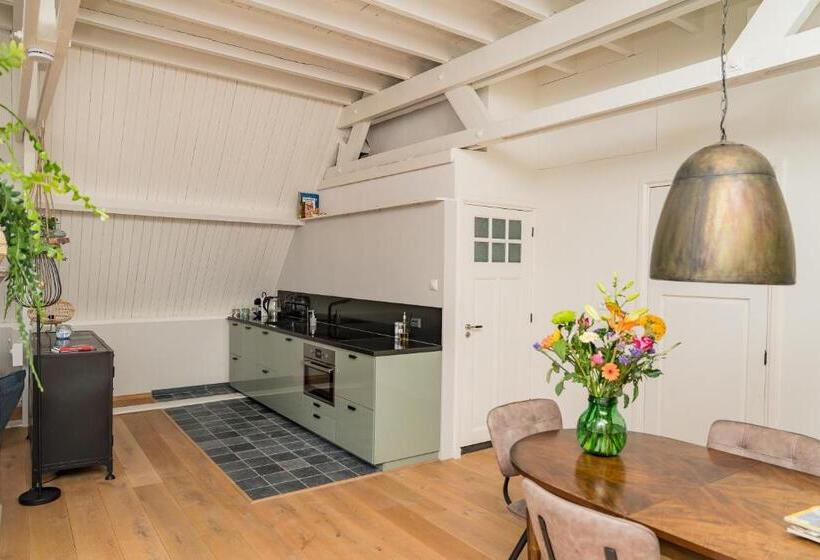 جناح ديلوكس, De Verwennerie