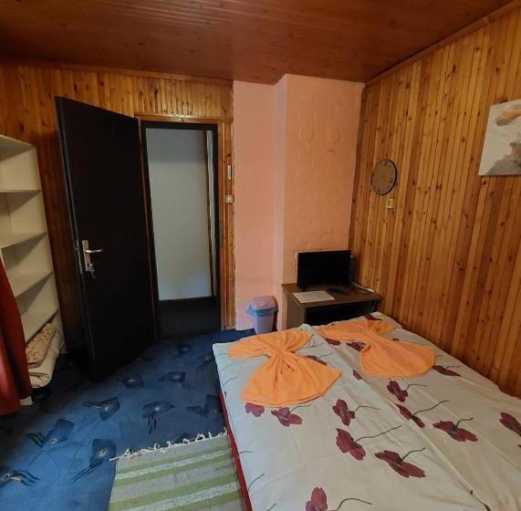 غرفة قياسية حمام مشترك, Garden Etterem Kávézó és Panzió Tahitótfalú