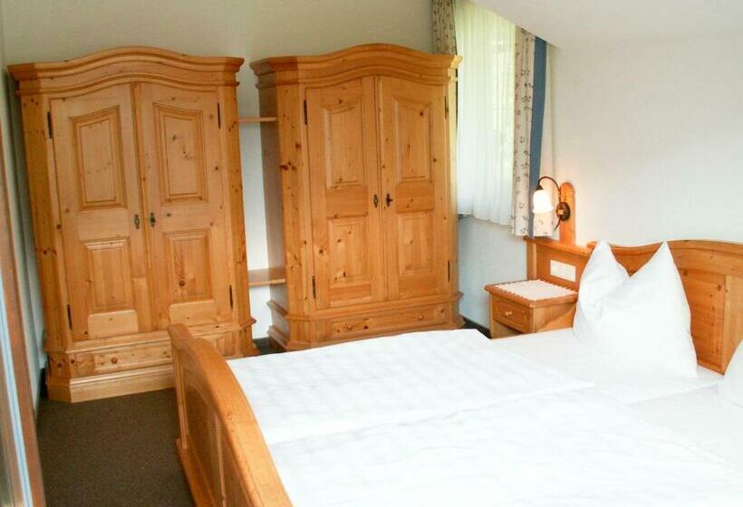 Трехместный Номер Стандарт с Балконом, Das Kleine Berg