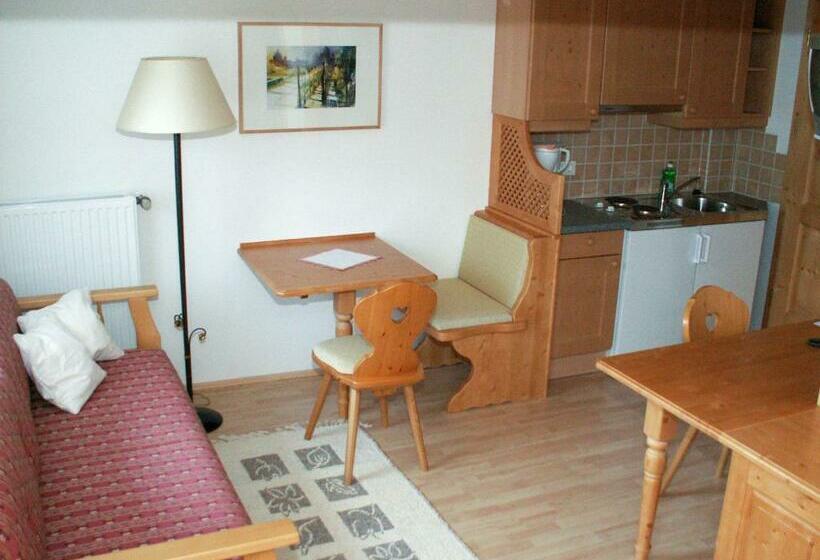 Трехместный Номер Стандарт с Балконом, Das Kleine Berg