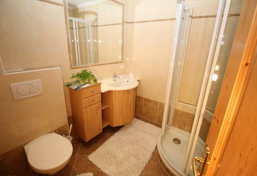 Трехместный Номер Стандарт с Балконом, Das Kleine Berg