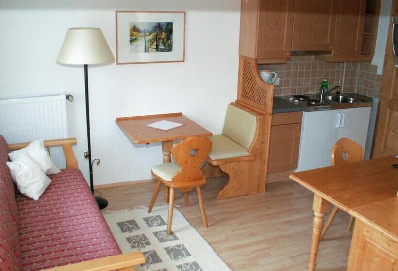 Семейный Номер, Das Kleine Berg