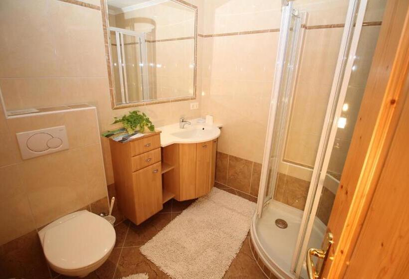 Семейный Номер, Das Kleine Berg