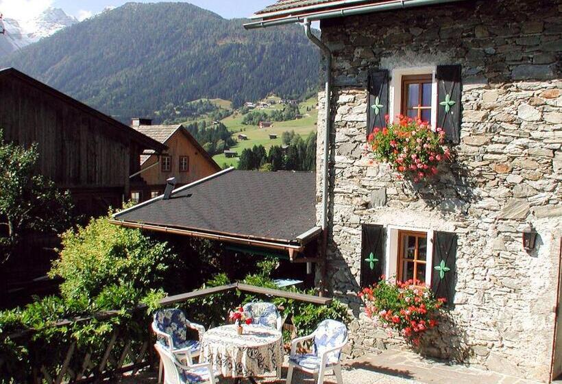 Семейное Бунгало, Das Kleine Berg