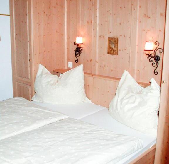 Семейное Бунгало, Das Kleine Berg