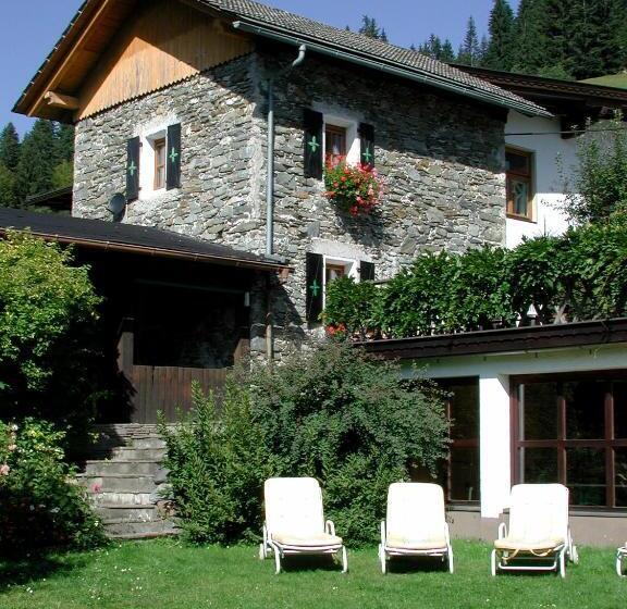 Семейное Бунгало, Das Kleine Berg