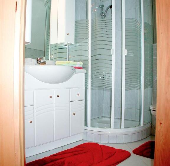 Семейное Бунгало, Das Kleine Berg