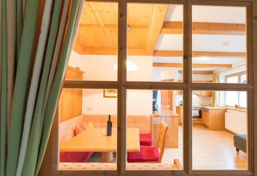 Студия Стандарт, Das Gästehaus Schneider Am Dorfplatz