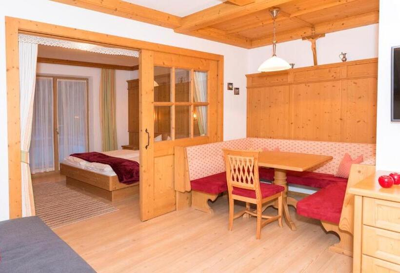 Студия Стандарт, Das Gästehaus Schneider Am Dorfplatz
