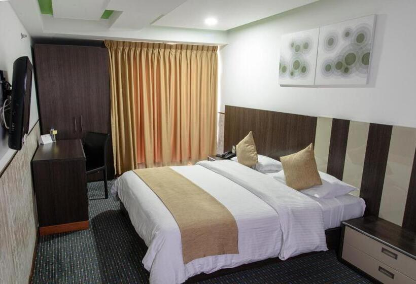 اتاق سوپریور, Alex Caracas