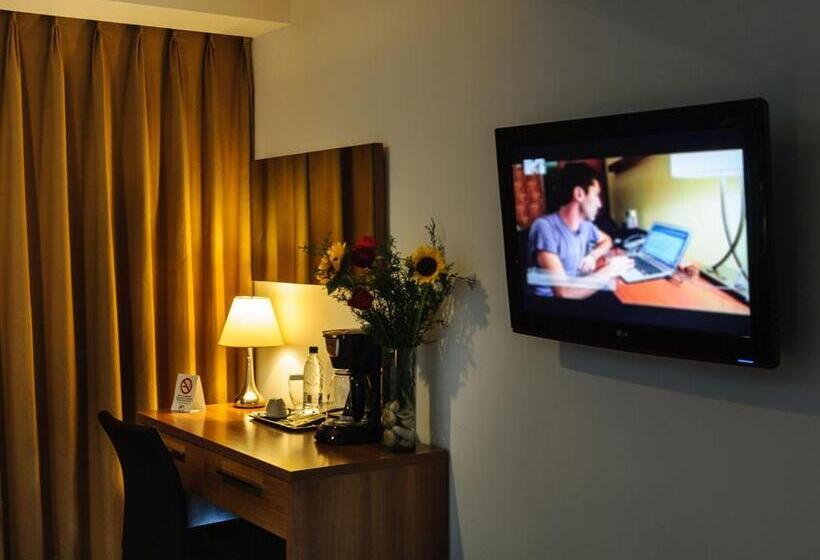 اتاق استاندارد, Alex Caracas