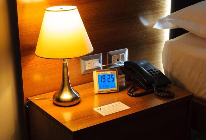 اتاق استاندارد, Alex Caracas