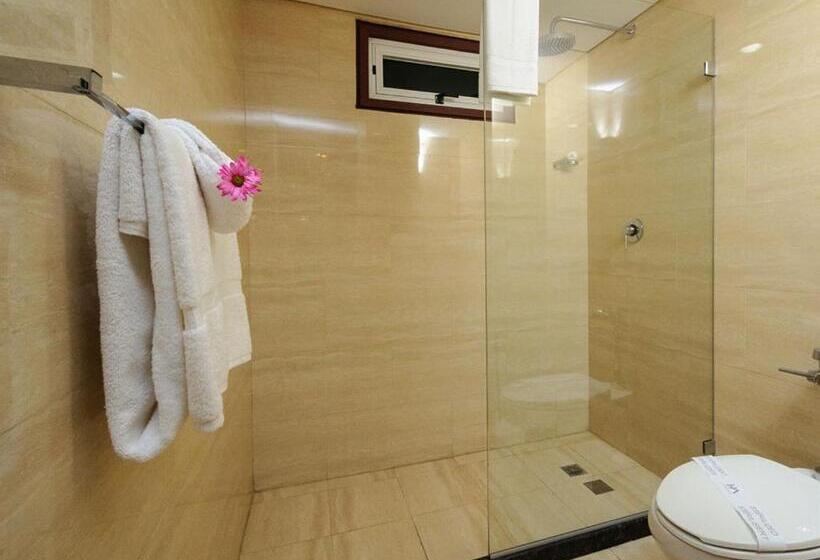 اتاق استاندارد, Alex Caracas