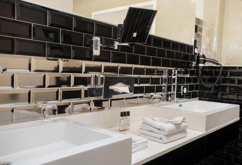 ジュニアスイート, Art