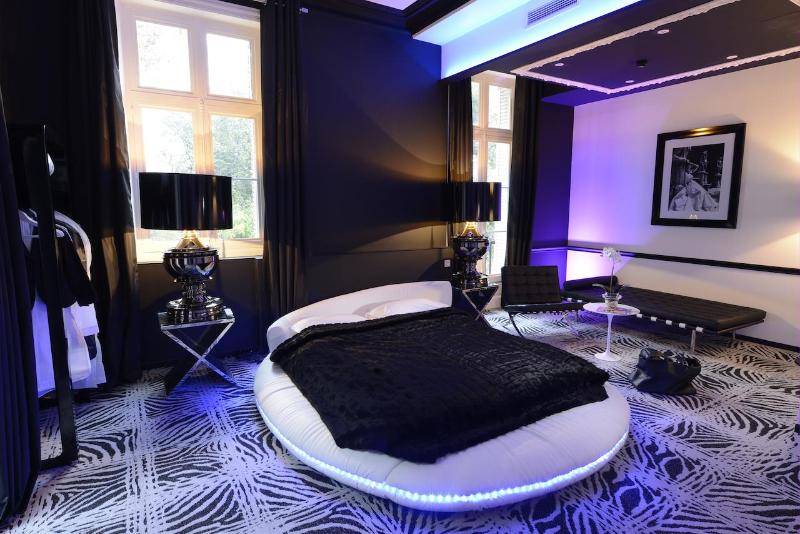 Suite Junior, Art