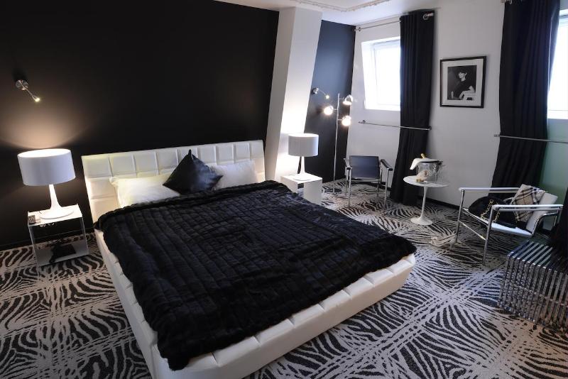 スーペリアールーム, Art