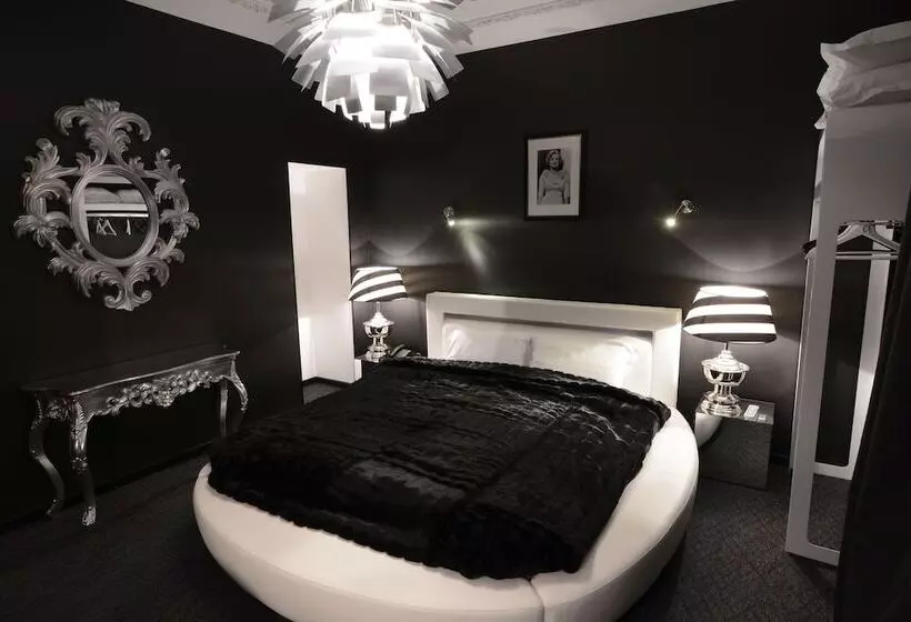 اتاق استاندارد, Art