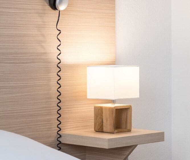 غرفة قياسية ثلاثية, Europe Hotel Vieux Port