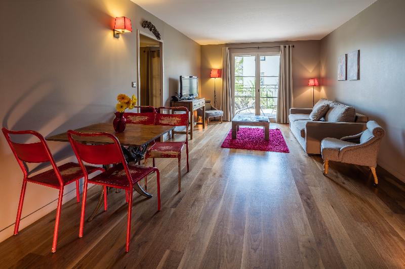 جناح إدارى, Garrigae Distillerie De Pezenas   Hotellerie & Spa