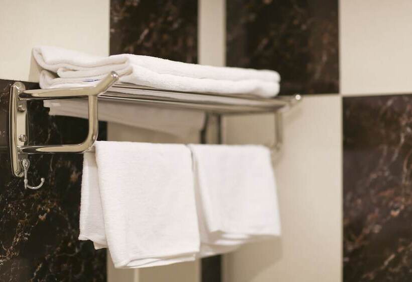 חדר דלוקס, Golden House International