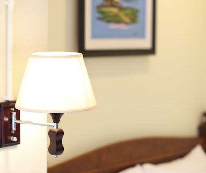 חדר דלוקס, Golden House International