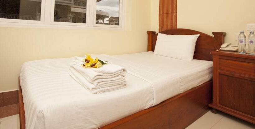 חדר דלוקס, Golden House International