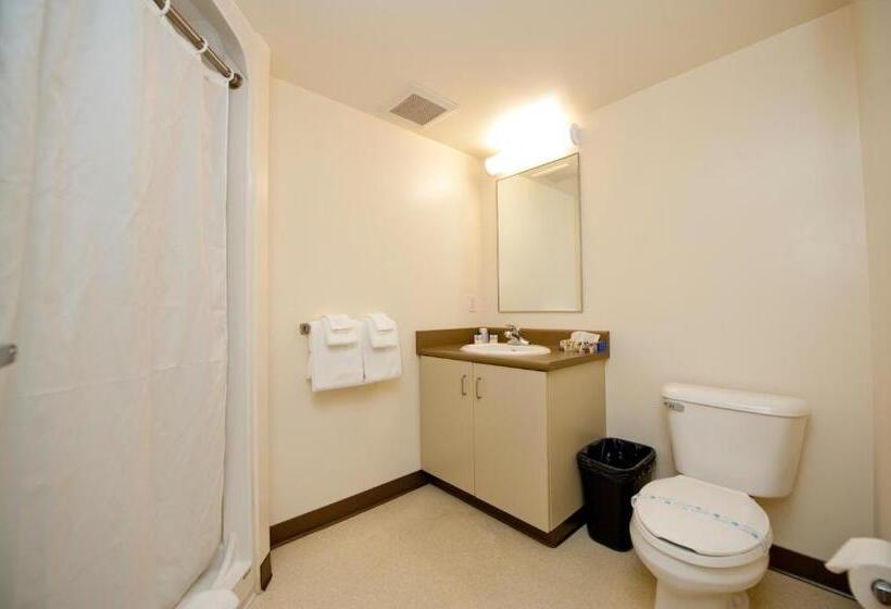 סוויטת 4 חדרים, Residence & Conference Centre   Kamloops