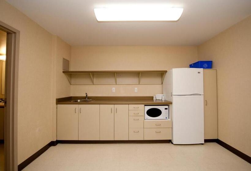 סוויטת 4 חדרים, Residence & Conference Centre   Kamloops