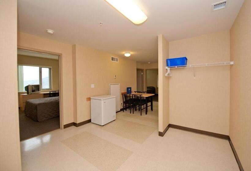 סוויטת 4 חדרים, Residence & Conference Centre   Kamloops